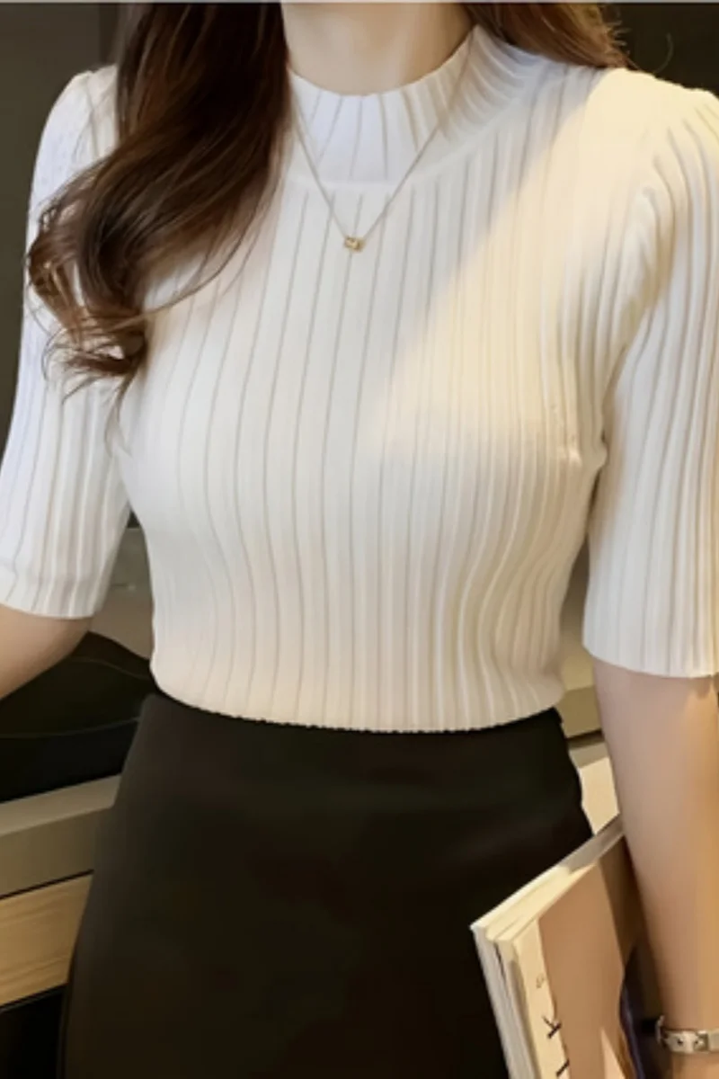 Женский модный топ с короткими рукавами и вертикальными полосками
Женский модный топ с короткими рукавами и вертикальными полосками