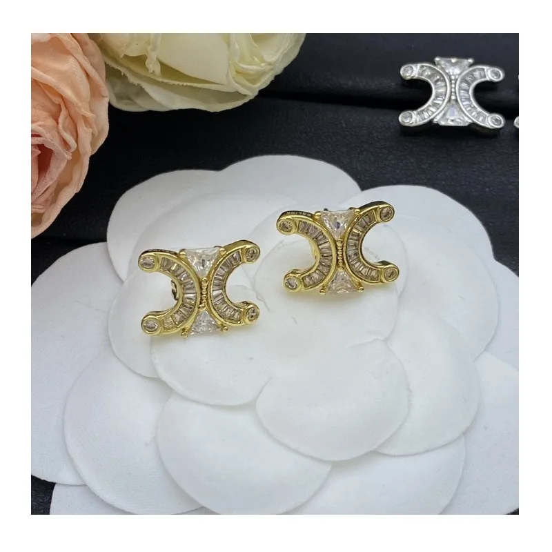 Stylish and Simple Stud Earrings Women's Niche Design Sense Light Luxury Diamond Earrings New Earrings
Stylish and Simple Stud Earrings Women's Niche Design Sense Light Luxury Diamond Earrings New Earrings