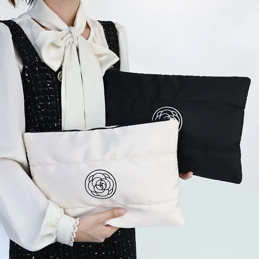 Новая хлопковая портативная косметичка с цветочным принтом, однотонная большая вместительная косметичка для хранения, стеганая дорожная косметичка 
Новая хлопковая портативная косметичка с цветочным принтом, однотонная большая вместительная косметичка для хранения, стеганая дорожная косметичка