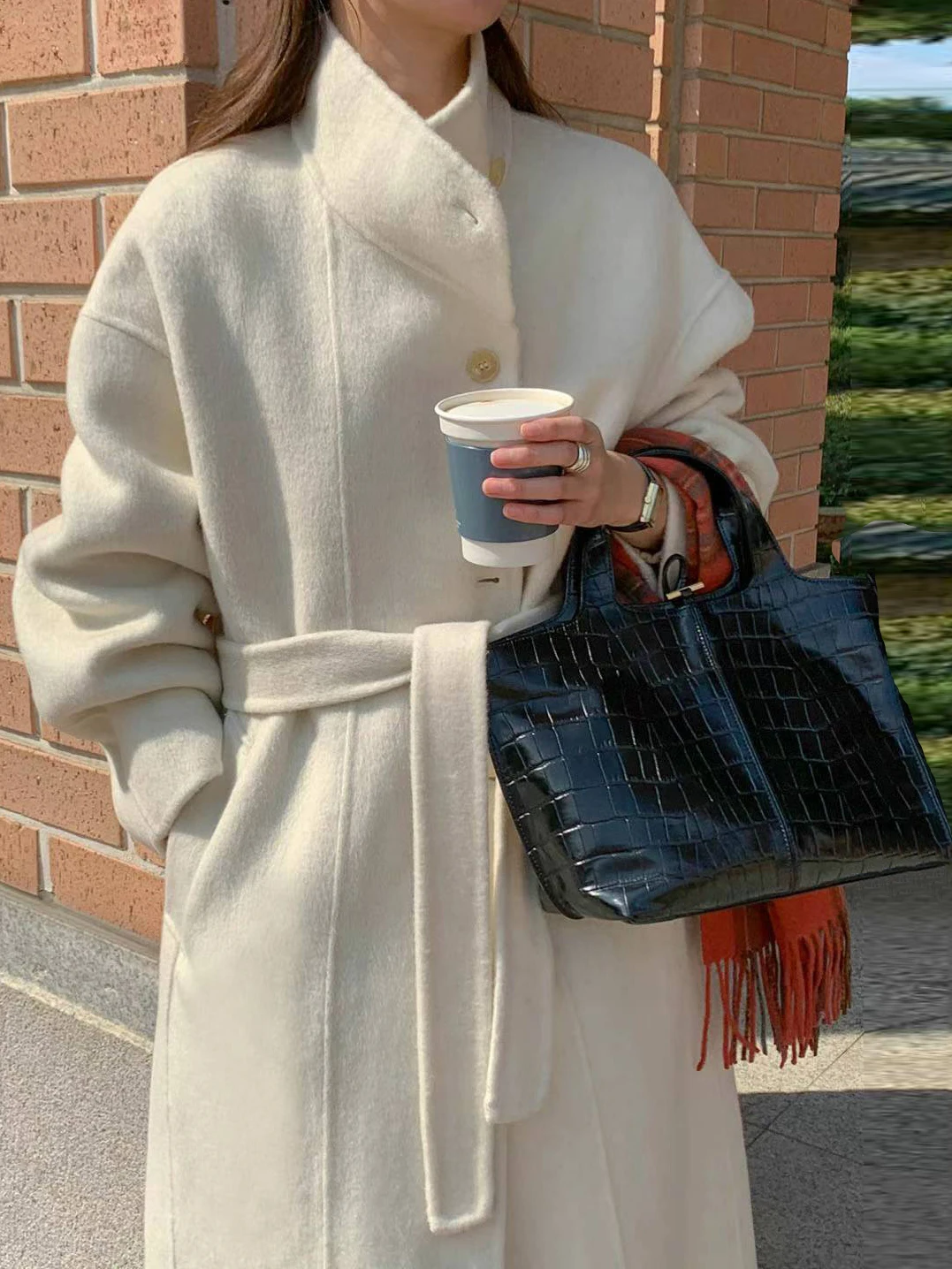 Корейское длинное пальто на одной пуговице, женское зимнее пальто Aosphere Faion, верхняя одежда на одной пуговице, длинное све, прямой крой
Корейское длинное пальто на одной пуговице, женское зимнее пальто Aosphere Faion, верхняя одежда на одной пуговице, длинное све, прямой крой