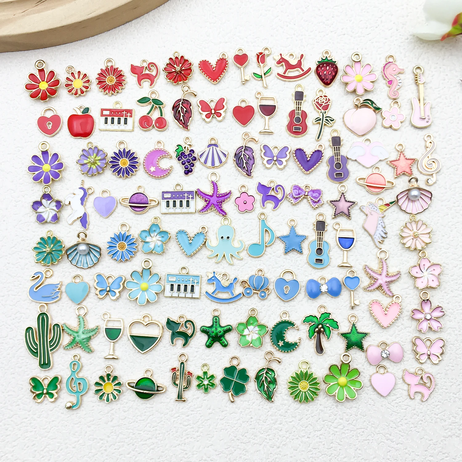 Mix 100pcs of drop oil zinc alloy random fashion accessories, DIY necklace, earring, bracelet, keychain jewelry making
Mix 100pcs of drop oil zinc alloy random fashion accessories, DIY necklace, earring, bracelet, keychain jewelry making