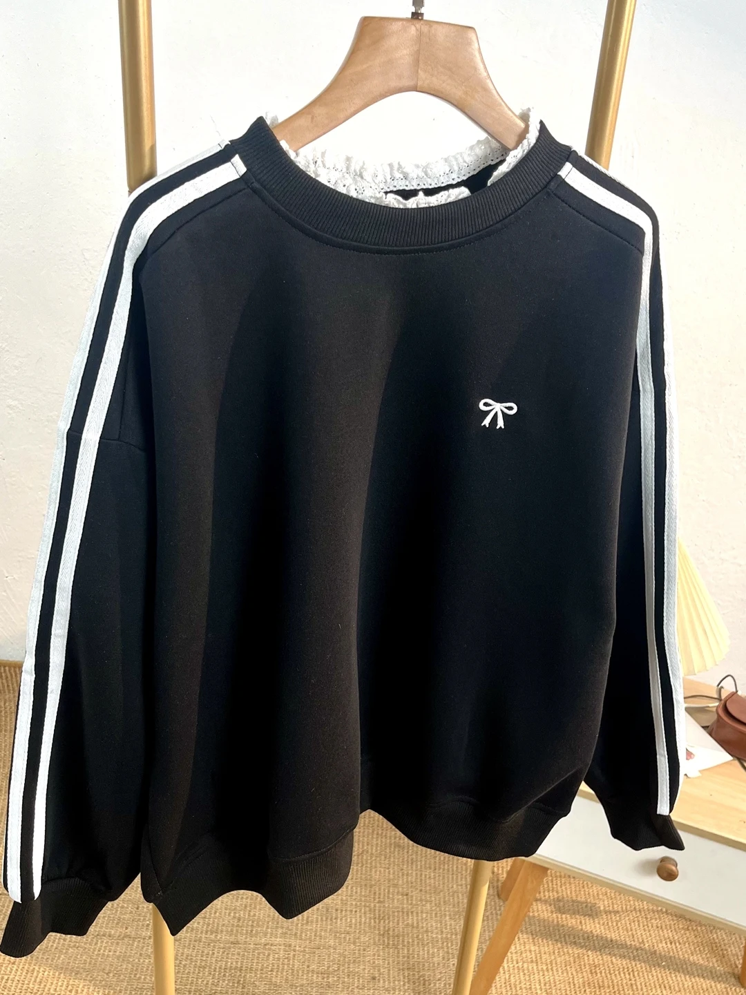 Черный кружевной свитшот с длинными рукавами и капюшоном, женский, весенне-осенний, тонкий, с круглым вырезом, свободный, в корейском стиле, модный, маленький размер
Черный кружевной свитшот с длинными рукавами и капюшоном, женский, весенне-осенний, тонкий, с круглым вырезом, свободный, в корейском стиле, модный, маленький размер