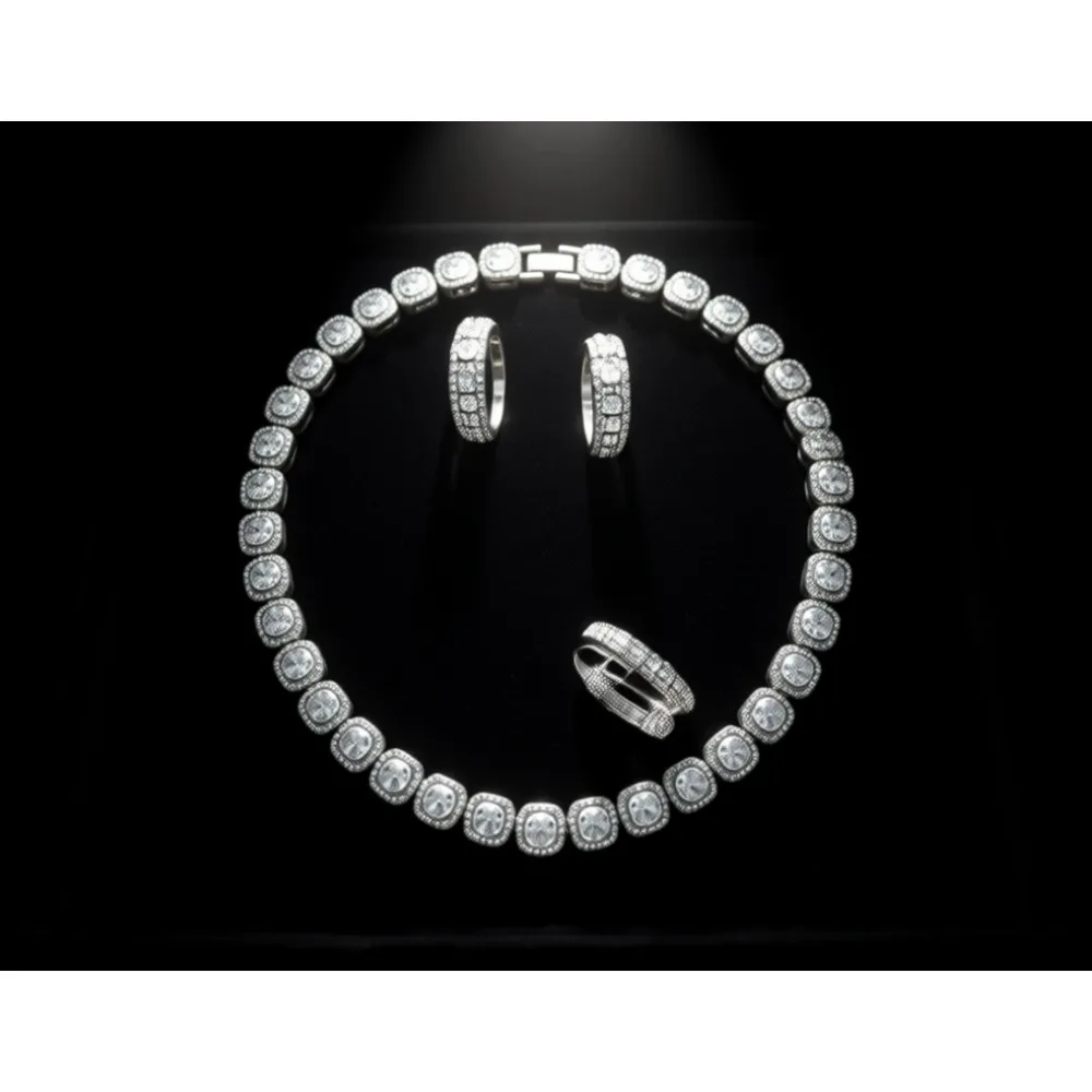 Комплект украшений: цепочка Cuban Link, браслет, серьги с кристаллами, блестящие серьги-кольца для женщин
Комплект украшений: цепочка Cuban Link, браслет, серьги с кристаллами, блестящие серьги-кольца для женщин