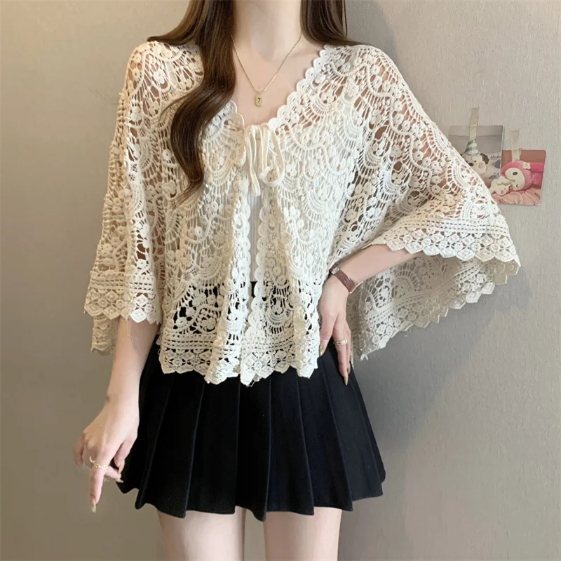 French Style Crochet Hollow Lace Shirt New 2025 Summer Beach Vacation Sunscreen Tops Loose Women's Cardigan
French Style Crochet Hollow Lace Shirt New 2025 Summer Beach Vacation Sunscreen Tops Loose Women's Cardigan