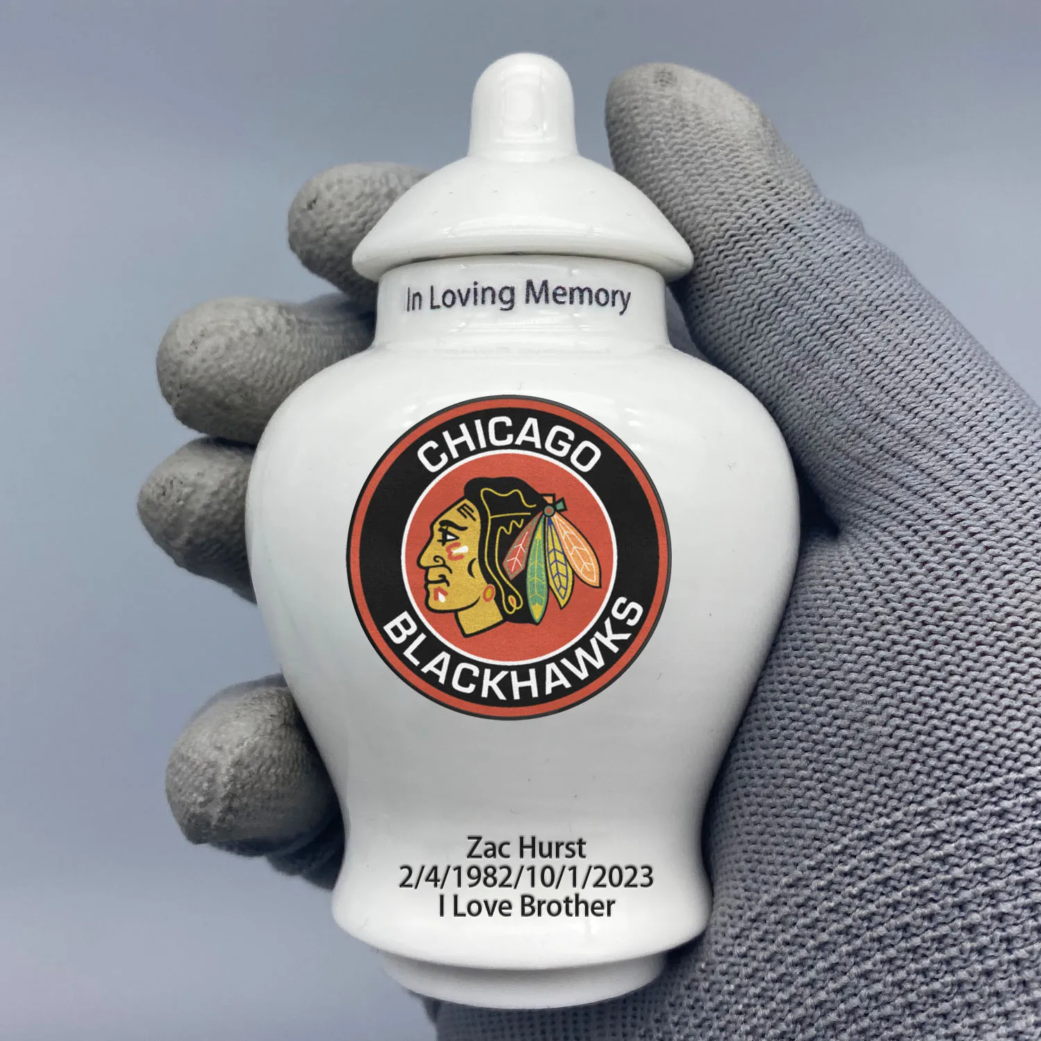 Mini Urn for Chicago Blackhaws-Hockey themed customize.Send me the name/date you want to appear on the urn by Remarks Message
Mini Urn for Chicago Blackhaws-Hockey themed customize.Send me the name/date you want to appear on the urn by Remarks Message