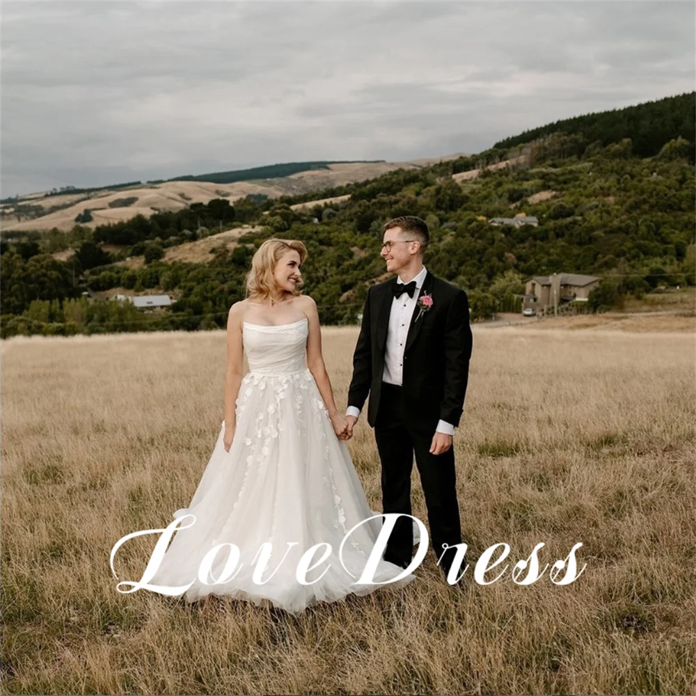 Love Elegant Strapless Lace Applique Tulle A-Line Wedding Dress Sleeveless Lace Up Vestido de novia
Love Elegant Strapless Lace Applique Tulle A-Line Wedding Dress Sleeveless Lace Up Vestido de novia