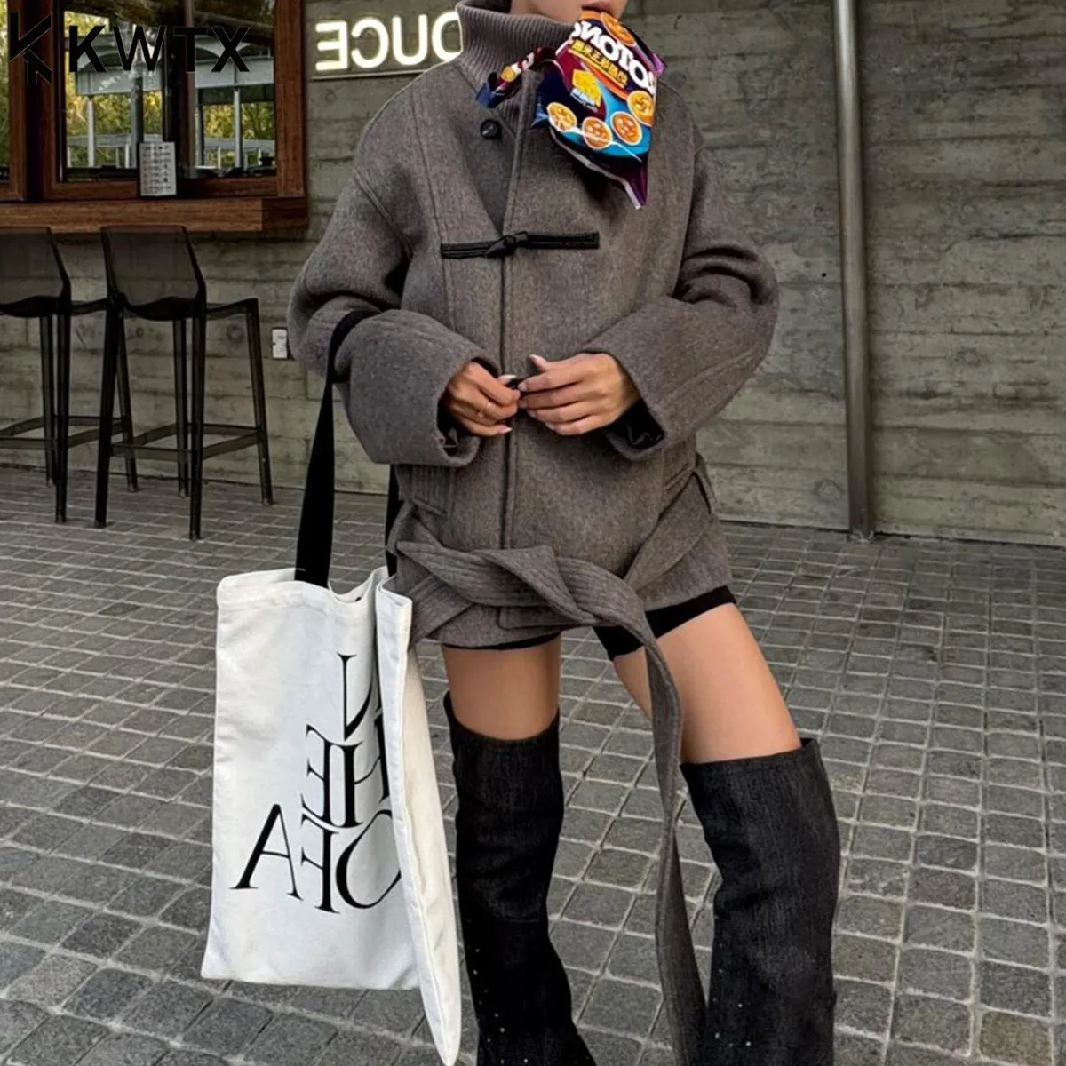 KWTX Women’s 2025 Trench Coat Solid Color Stand Collar Patchwork Frog Closure Belted Pockets Winter Wool Coat Autumn Office
KWTX Women’s 2025 Trench Coat Solid Color Stand Collar Patchwork Frog Closure Belted Pockets Winter Wool Coat Autumn Office