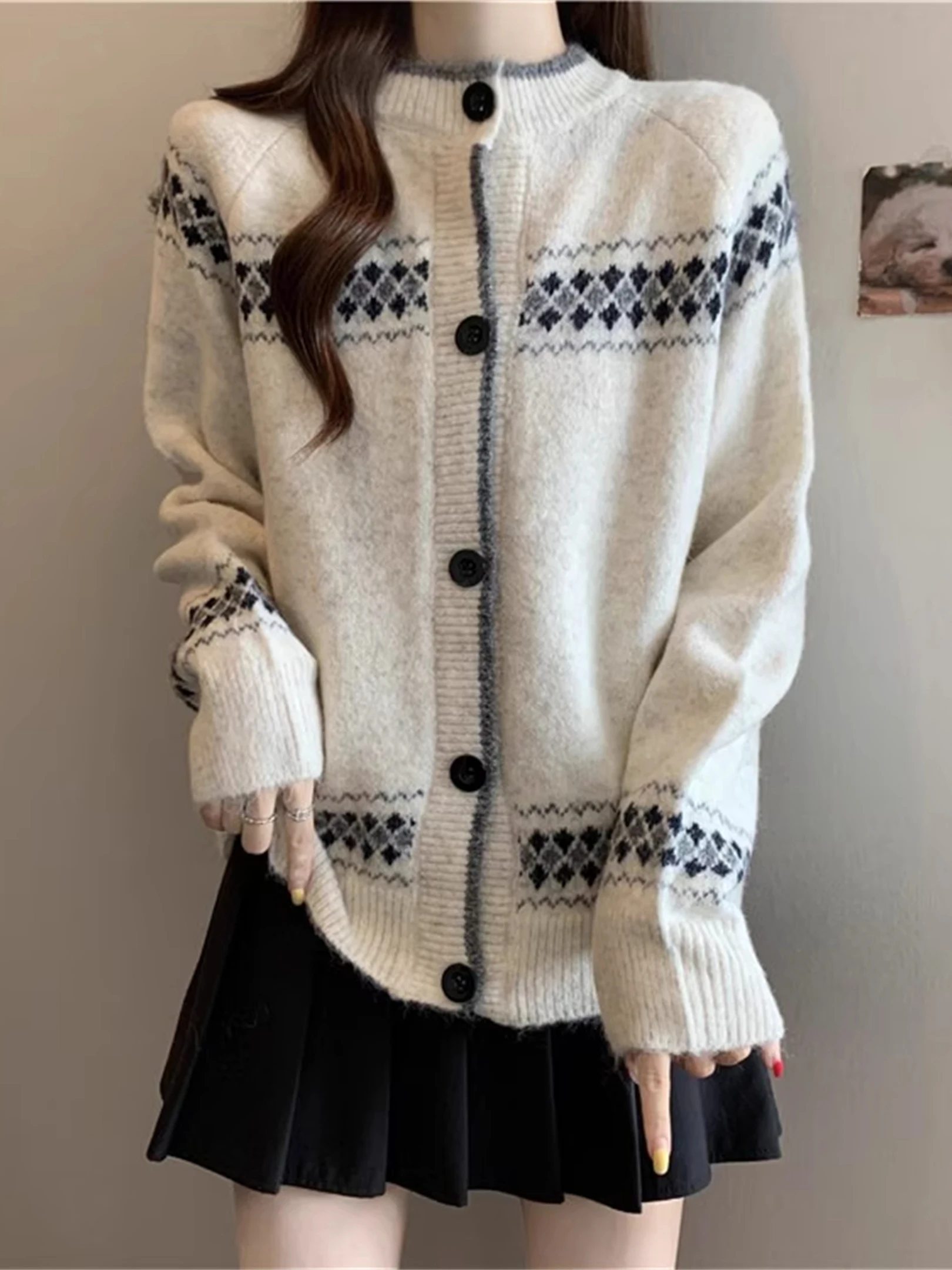 Retro Jacquard Argyle Knitwear Cardigan Jacket Early New Sweater Coat Ladies Spring Autumn Western-style Outerwear Loose Tops
Retro Jacquard Argyle Knitwear Cardigan Jacket Early New Sweater Coat Ladies Spring Autumn Western-style Outerwear Loose Tops