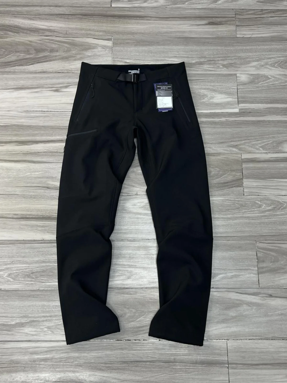 Waterproof Windproof Fce Lined Outdoor Casual Pants Commuter Soft ell Trousers for Men And Women Faionable Urban Sle
Waterproof Windproof Fce Lined Outdoor Casual Pants Commuter Soft ell Trousers for Men And Women Faionable Urban Sle