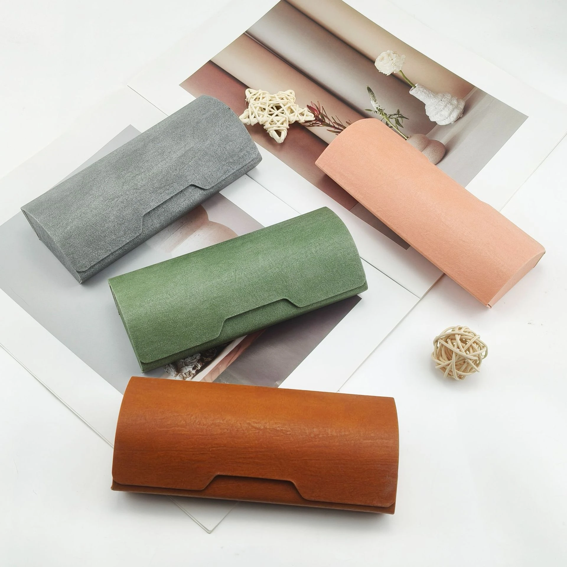 1pc New Fashion Glasses Case Myopia Sun Eye Box Men and Women Anti-pressure Mirror Case Leather Optical Lens Case
1pc New Fashion Glasses Case Myopia Sun Eye Box Men and Women Anti-pressure Mirror Case Leather Optical Lens Case