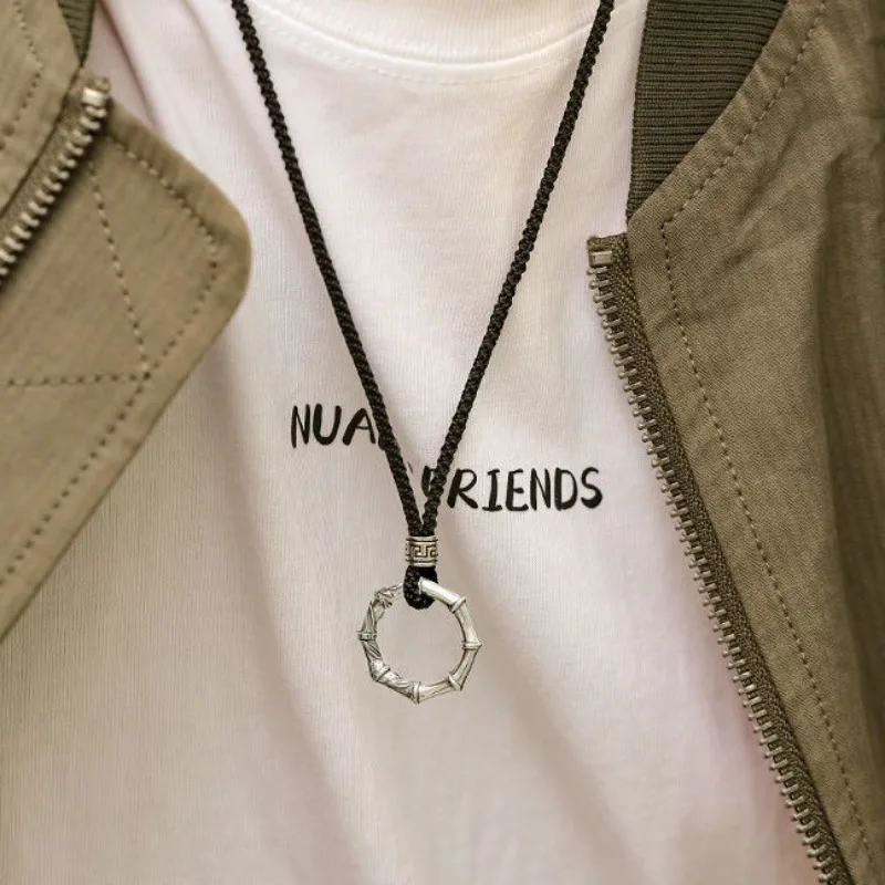 Винтажная бамбуковая секция, пряжка мира, чистое серебро, регулируемый черный шнур, свитер, ожерелье для мужчин, счастливый шарм, повседневная одежда, подарок
Винтажная бамбуковая секция, пряжка мира, чистое серебро, регулируемый черный шнур, свитер, ожерелье для мужчин, счастливый шарм, повседневная одежда, подарок