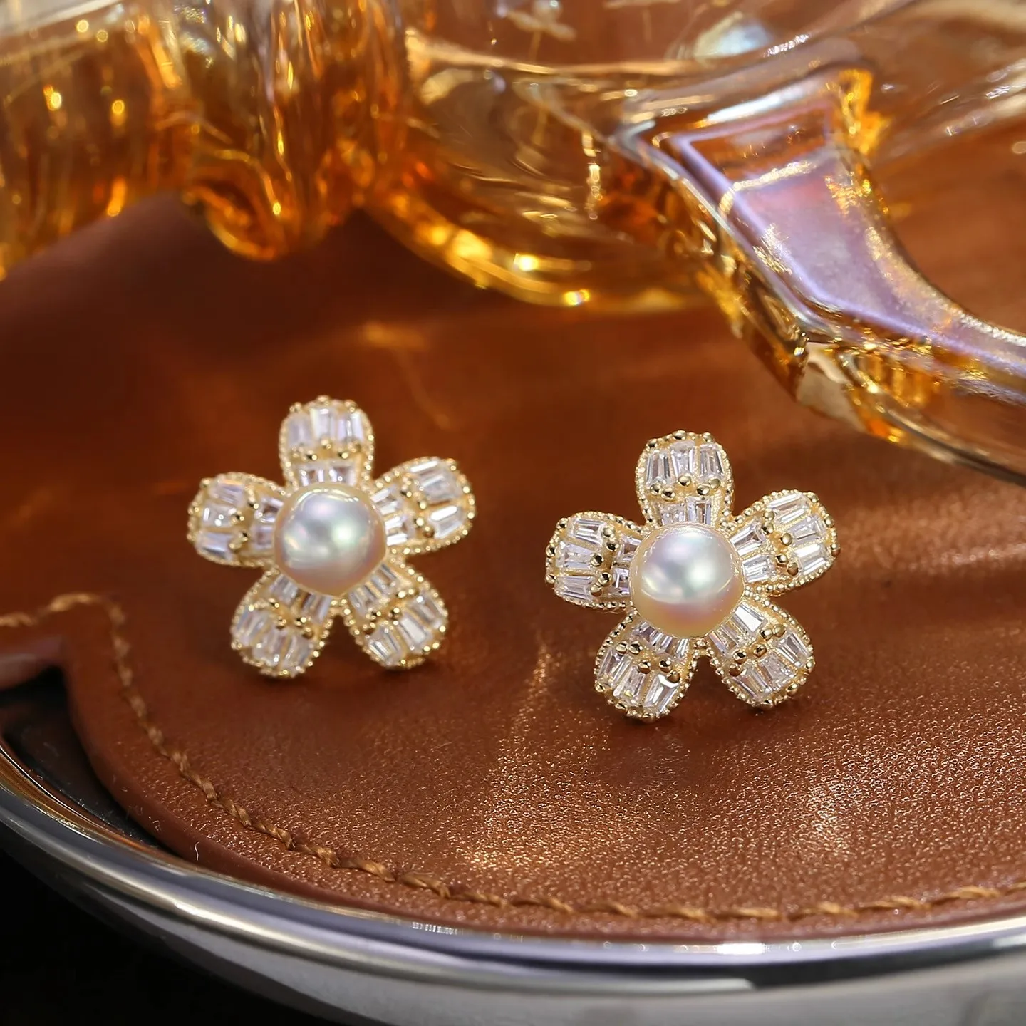 MeiBaPJ 6mm Natural Nearround Pearls Fashion Flower Stud Earrings Fine Wedding Jewelry for Women
MeiBaPJ 6mm Natural Nearround Pearls Fashion Flower Stud Earrings Fine Wedding Jewelry for Women