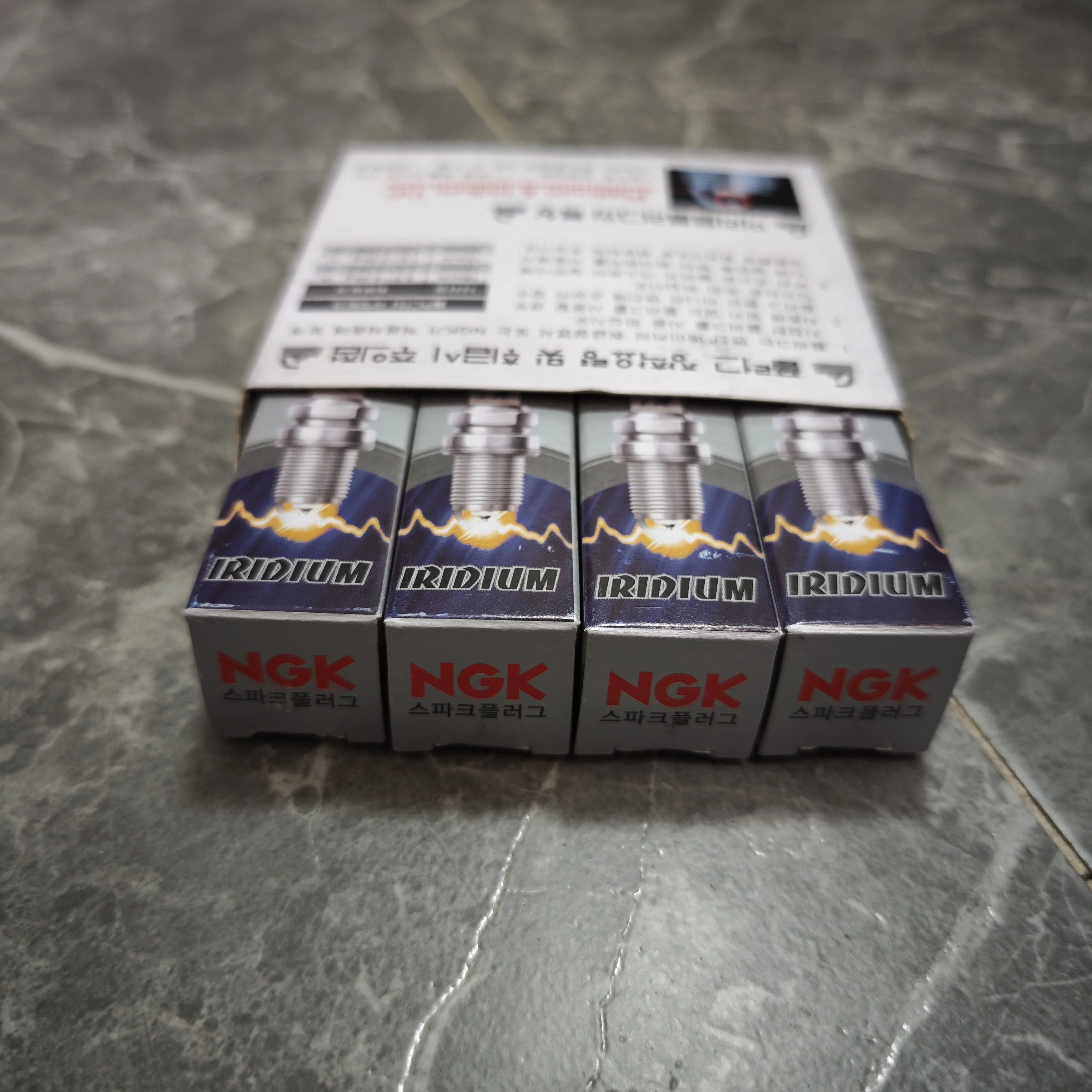 Свеча зажигания SILZKR6B10E NGK 93815, 4/6 шт., свеча для HYUNDAI ACCENT ELANTRA GENESIS EQUUS I30 IX35 SONATA TUCSON VERNA KIA RIO K3
Свеча зажигания SILZKR6B10E NGK 93815, 4/6 шт., свеча для HYUNDAI ACCENT ELANTRA GENESIS EQUUS I30 IX35 SONATA TUCSON VERNA KIA RIO K3