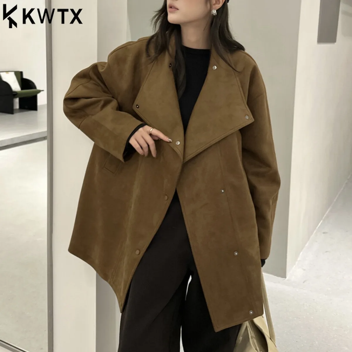KWTX Women’s Designer Suede Trench Coat Thick Mid-Length Lapel Collar Waist Belt Casual Chic Elegant Solid Color Winter New
KWTX Women’s Designer Suede Trench Coat Thick Mid-Length Lapel Collar Waist Belt Casual Chic Elegant Solid Color Winter New