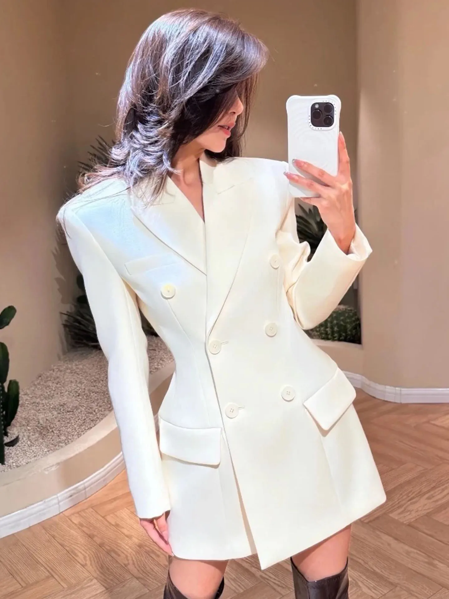 White Shoulder Pad Double-Breasted Suit Jacket Women's Autumn Winter Slimming Waist-Cinching Commute Style Polyester Fiber
White Shoulder Pad Double-Breasted Suit Jacket Women's Autumn Winter Slimming Waist-Cinching Commute Style Polyester Fiber