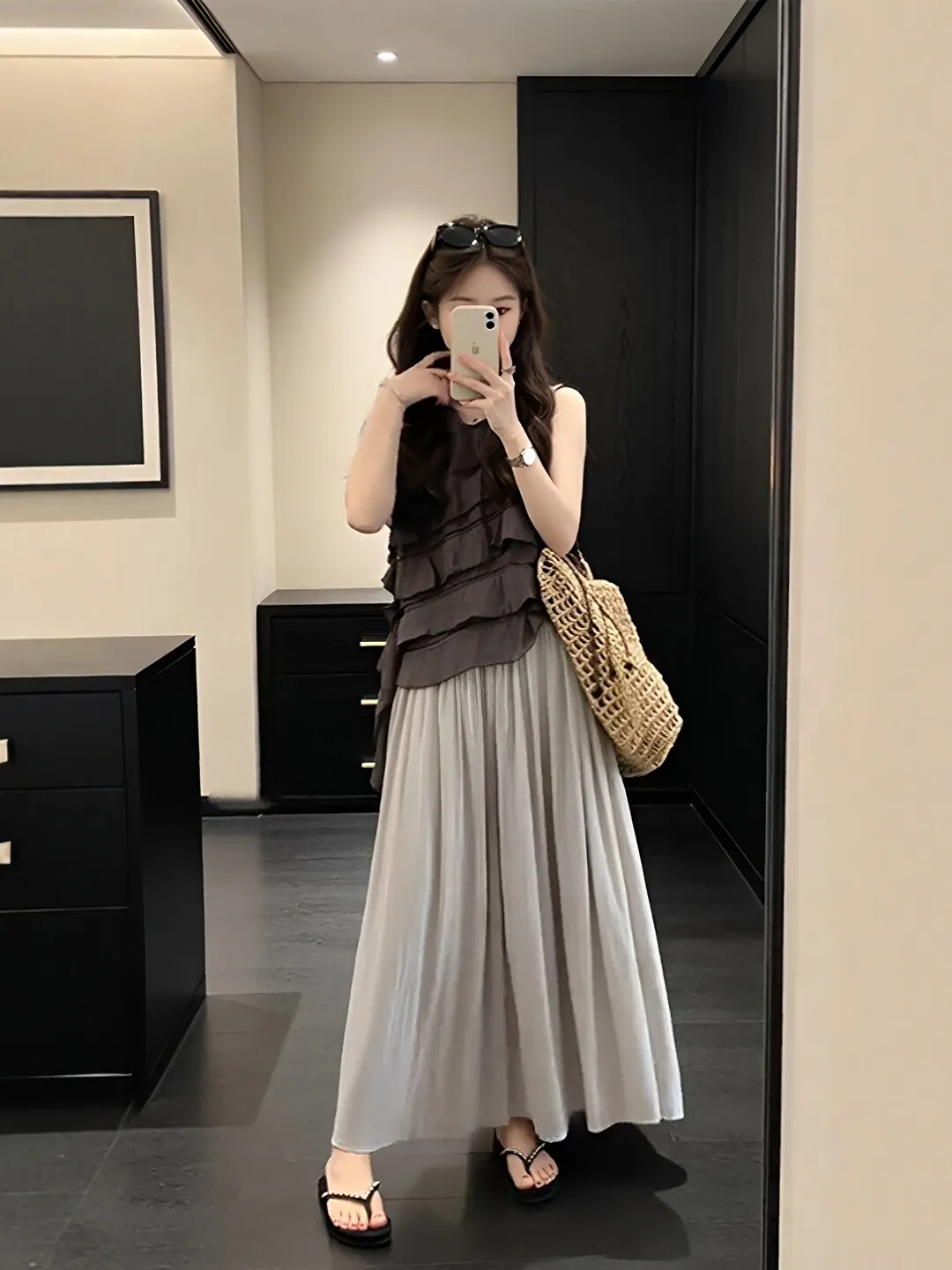 Summer Fashion plus Size Women's Outfit Unique Asymmetrical Sleeveless Top And Skirt Set High Waist Loose Fit Casual Wear
Summer Fashion plus Size Women's Outfit Unique Asymmetrical Sleeveless Top And Skirt Set High Waist Loose Fit Casual Wear