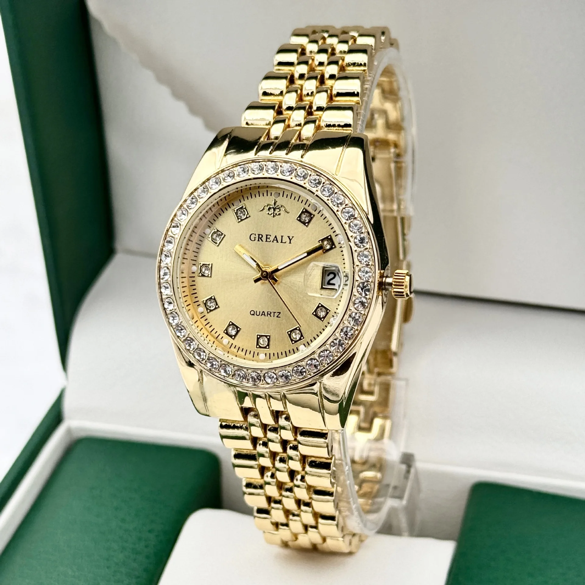 New women's watch diamond inlaid calendar circular dial retro gold light luxury fashion waterproof ladies' quartz watches
New women's watch diamond inlaid calendar circular dial retro gold light luxury fashion waterproof ladies' quartz watches