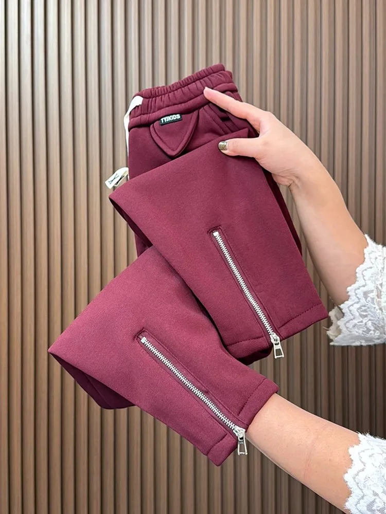 Женские однотонные спортивные штаны, зимние утепленные повседневные брюки на флисовой подкладке, модные свободные брюки Y2k на молнии размера плюс, девять шароваров
Женские однотонные спортивные штаны, зимние утепленные повседневные брюки на флисовой подкладке, модные свободные брюки Y2k на молнии размера плюс, девять шароваров