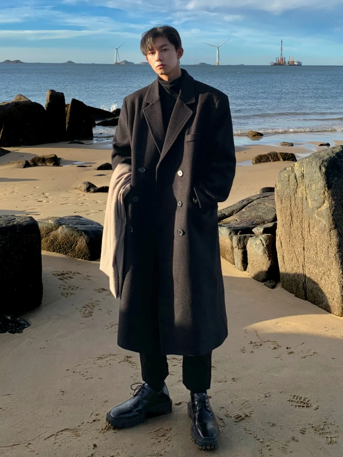 Ay мужское шерстяное пальто средней длины Briti Sle, повседневная куртка, двубортный однобортный костюм с воротником, молодежная модная осенняя одежда
Ay мужское шерстяное пальто средней длины Briti Sle, повседневная куртка, двубортный однобортный костюм с воротником, молодежная модная осенняя одежда