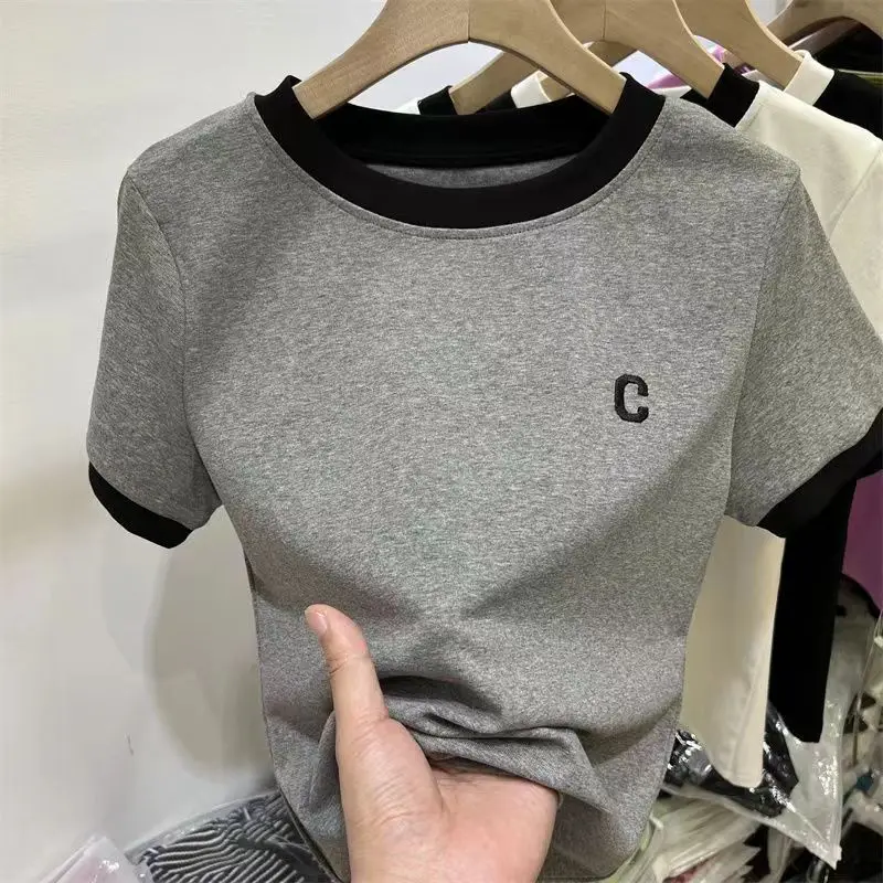 European and American contrasting embroidery letter C temperament versatile short sleeved T-shirt for women in summer 2025 new s
European and American contrasting embroidery letter C temperament versatile short sleeved T-shirt for women in summer 2025 new s