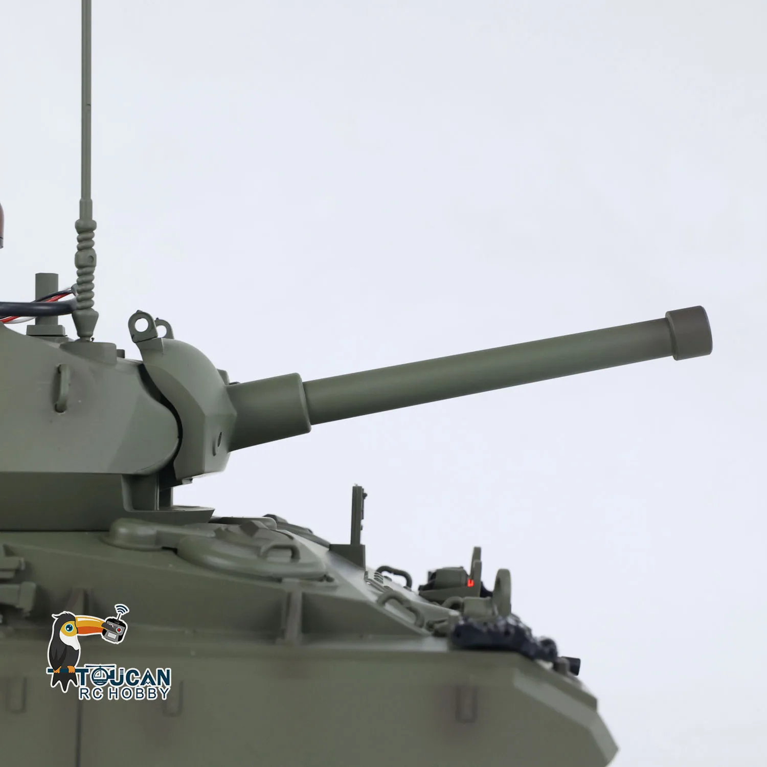 1/16 Tongde пластиковый радиоуправляемый танк M24 Chaffee с инфракрасным боевым металлическим модернизированным колесом, бочонок с отдачей, модель с дистанционным управлением
1/16 Tongde пластиковый радиоуправляемый танк M24 Chaffee с инфракрасным боевым металлическим модернизированным колесом, бочонок с отдачей, модель с дистанционным управлением