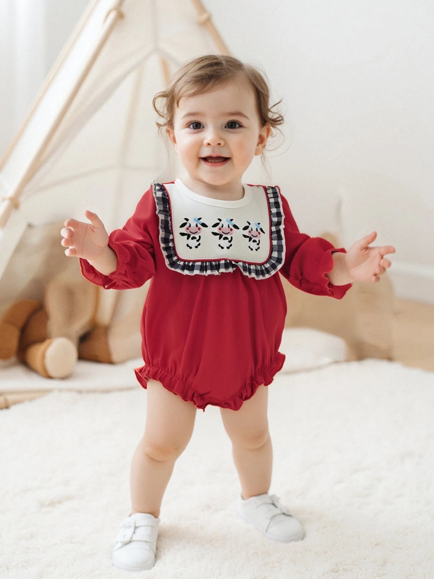 Одежда для малышей, комбинезон для девочек, комбинезон с длинными рукавами и круглым вырезом, боди с оборками и вышивкой коровы, осенняя одежда, одежда для новорожденных
Одежда для малышей, комбинезон для девочек, комбинезон с длинными рукавами и круглым вырезом, боди с оборками и вышивкой коровы, осенняя одежда, одежда для новорожденных