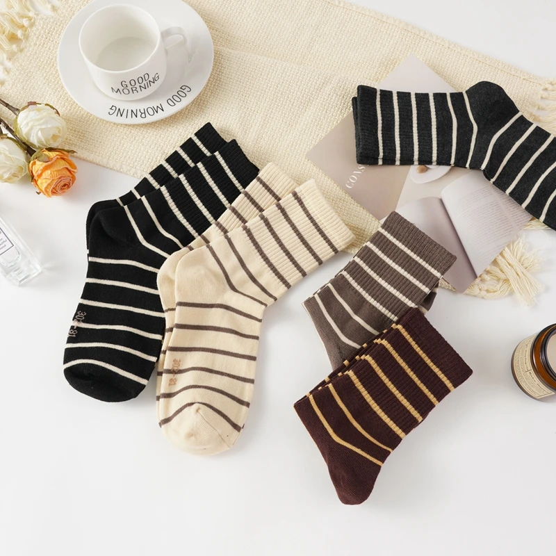 Children's Casual Socks Autumn And Winter New Japanese Style Simple Striped Socks Middle School Students Trendy Mid-Tube Socks
Children's Casual Socks Autumn And Winter New Japanese Style Simple Striped Socks Middle School Students Trendy Mid-Tube Socks