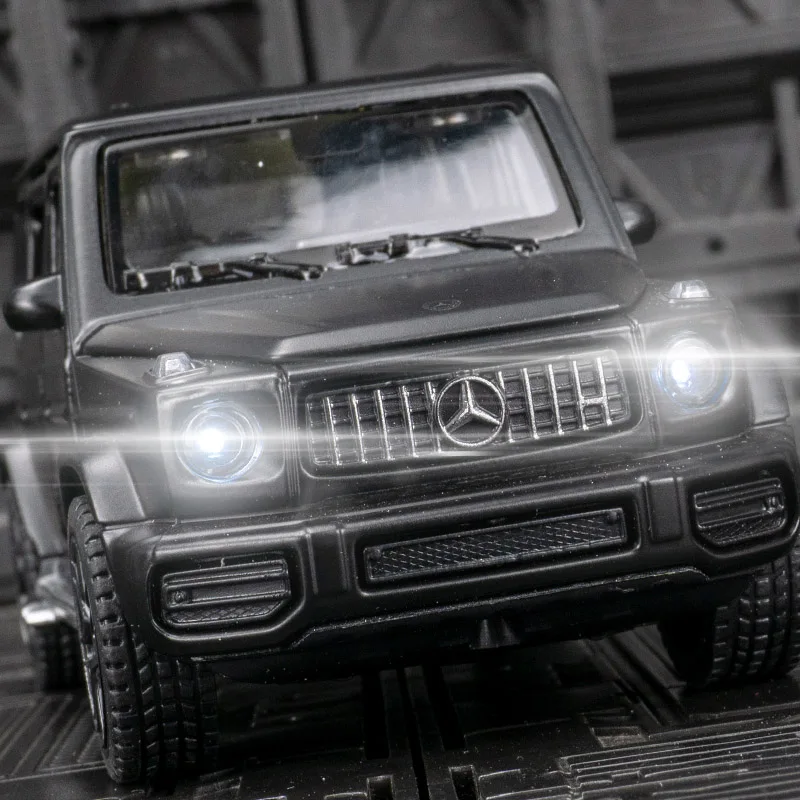 rastar 1:32 Mercedes Benz G63 Off-road SUV Alloy model doors and the front hood and trunk door can also be opened good quality.
rastar 1:32 Mercedes Benz G63 Off-road SUV Alloy model doors and the front hood and trunk door can also be opened good quality.