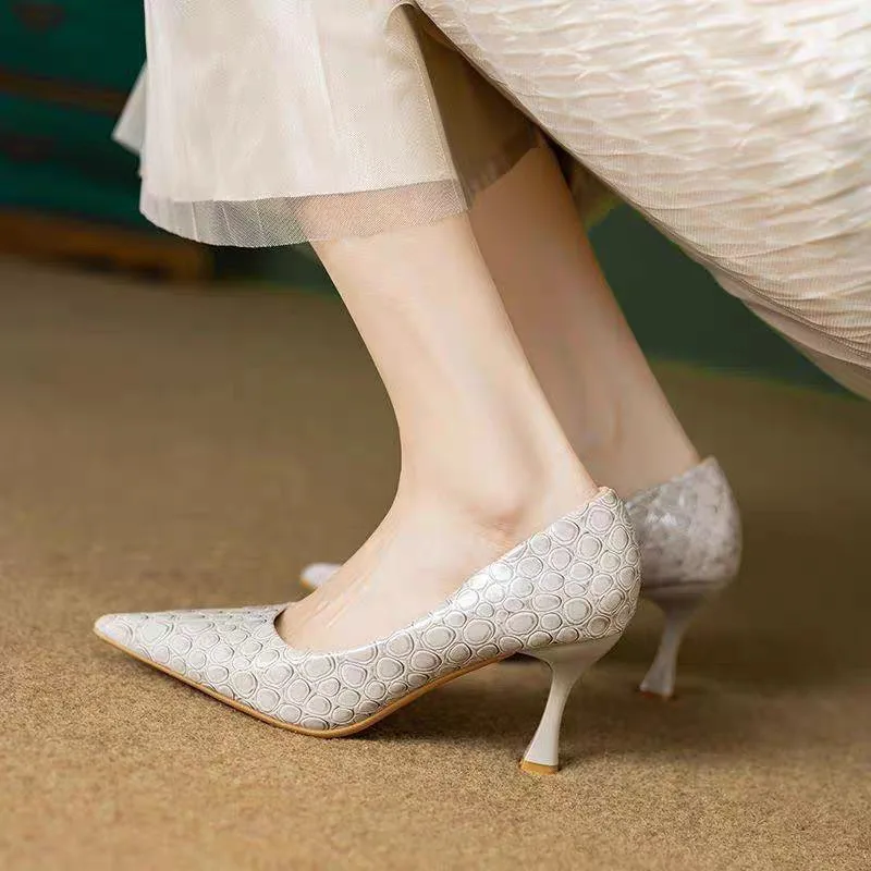 Spring New Temperament Pointed Toe Not Tired Foot High Heels Women's Stiletto French Banquet Single Shoes
Spring New Temperament Pointed Toe Not Tired Foot High Heels Women's Stiletto French Banquet Single Shoes
