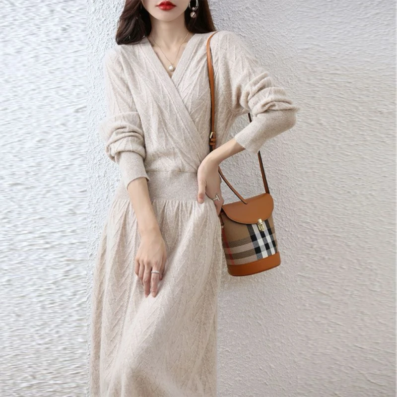 Autumn Winter Long Knitted Dress Women New Fashion Loose Casual Wool Dress V-Neck Pure Colour Dress Female
Autumn Winter Long Knitted Dress Women New Fashion Loose Casual Wool Dress V-Neck Pure Colour Dress Female
