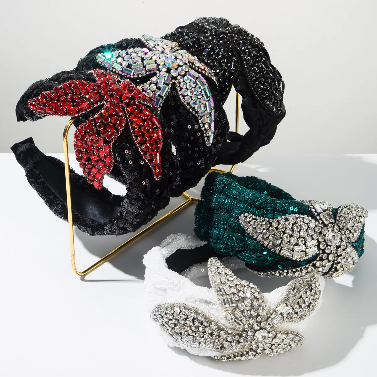 New Retro Diamond-encrusted Flannel Big Flower Headband Small Fragrant Luxury Hair Accessories
New Retro Diamond-encrusted Flannel Big Flower Headband Small Fragrant Luxury Hair Accessories