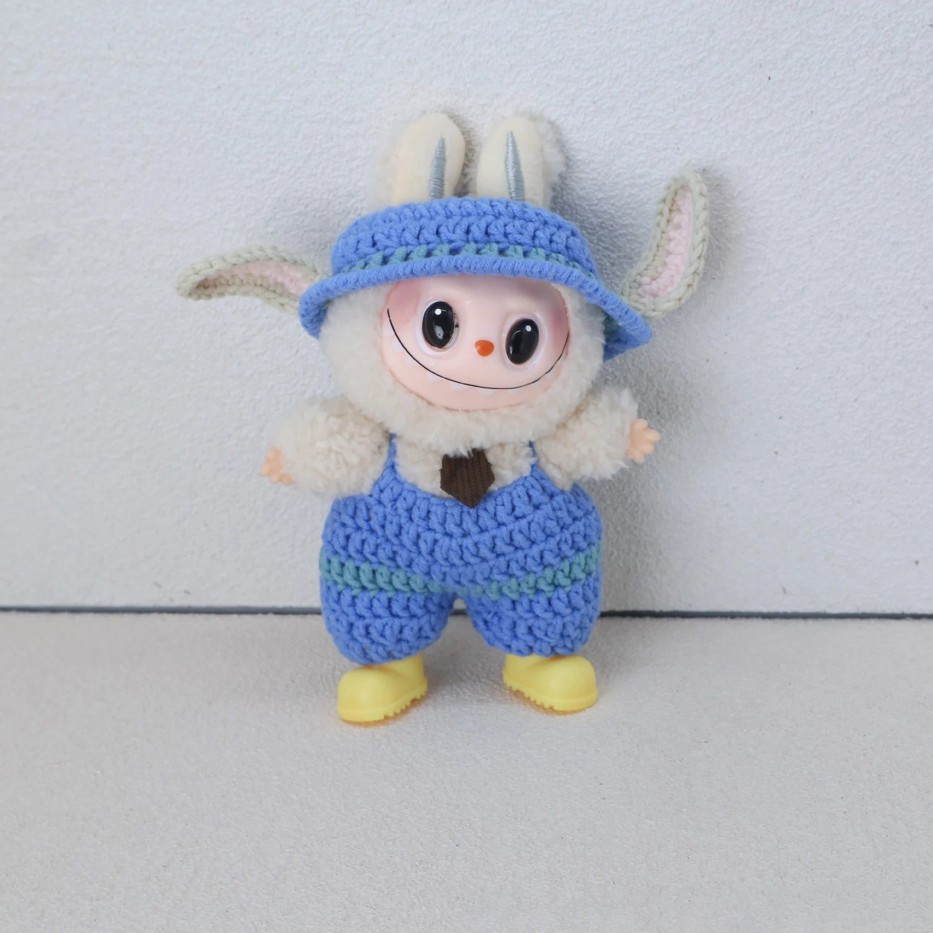 V1/V3 Labubu Plush Doll Blue Overall Wtih hat Wool Clothes Kits Wool Crochet Hook Pure Handmade Workmanship AcessoriesH
V1/V3 Labubu Plush Doll Blue Overall Wtih hat Wool Clothes Kits Wool Crochet Hook Pure Handmade Workmanship AcessoriesH