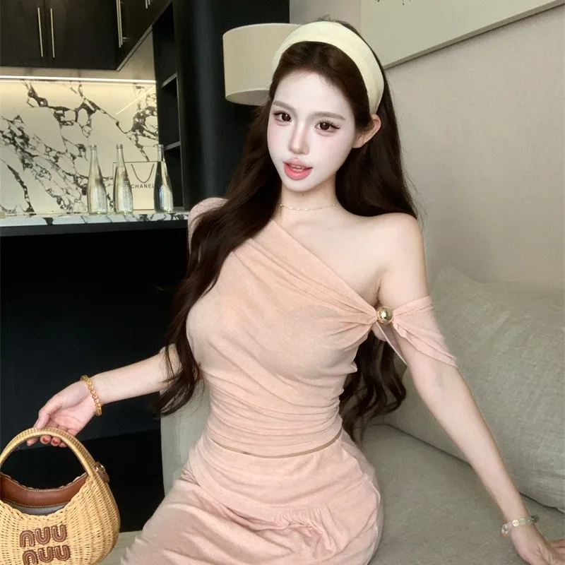 Elegant Summer 2026 Slimming Design Shoulder Bared Loose Two Piece Set Fashionable Short Sleeveless Women's Ensemble
Elegant Summer 2026 Slimming Design Shoulder Bared Loose Two Piece Set Fashionable Short Sleeveless Women's Ensemble