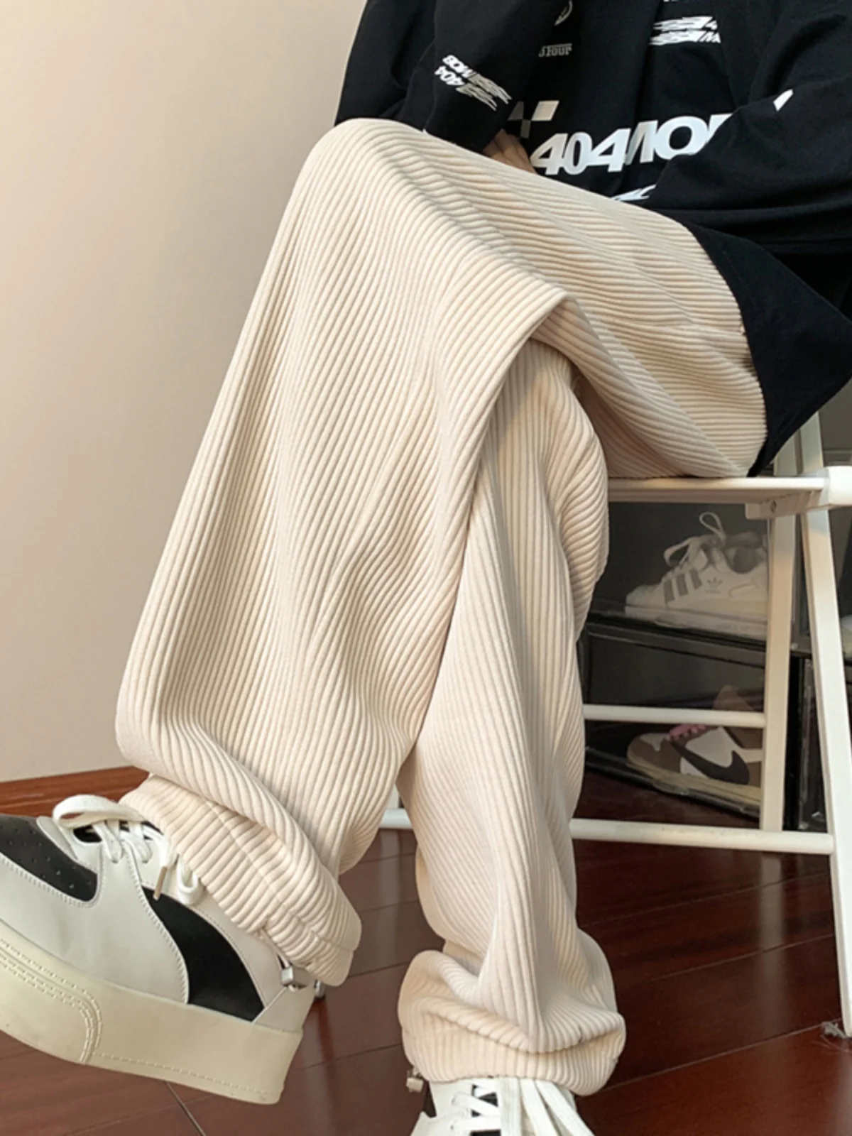 Khaki Corduroy Pants Men's Loose BF Lazy Sle Casual Straight Leg Drapey Wide Leg Pants American Sle Comfortable Fit Trousers
Khaki Corduroy Pants Men's Loose BF Lazy Sle Casual Straight Leg Drapey Wide Leg Pants American Sle Comfortable Fit Trousers