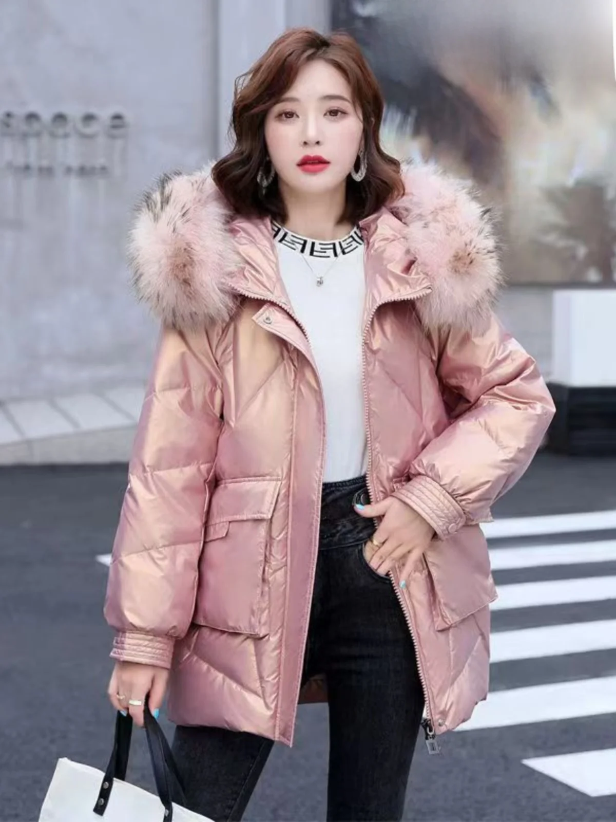 Женская модная утепленная куртка из хлопка, повседневное пальто с блестящей поверхностью, утолщенная зимняя верхняя одежда на молнии
Женская модная утепленная куртка из хлопка, повседневное пальто с блестящей поверхностью, утолщенная зимняя верхняя одежда на молнии