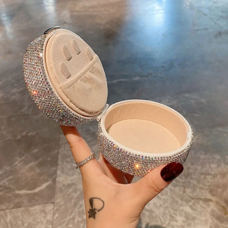 Luxury Glitter Diamond Portable Jewelry Earrings Necklaces Rings Storage Boxes Mini Exquisite Jewelry Trend Tidying Storage Tool
Luxury Glitter Diamond Portable Jewelry Earrings Necklaces Rings Storage Boxes Mini Exquisite Jewelry Trend Tidying Storage Tool