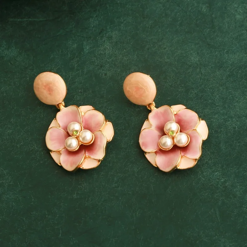 Cute Sweet Gentle Pink Retro Niche Light Luxury Earrings Camellia Medieval Style Dangle Earrings Glass Petals Jewelry 
Cute Sweet Gentle Pink Retro Niche Light Luxury Earrings Camellia Medieval Style Dangle Earrings Glass Petals Jewelry