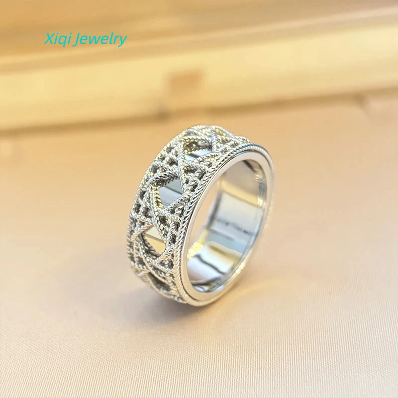 Ювелирные изделия Xiqi из стерлингового серебра 925 пробы, высококачественные популярные брендовые роскошные ювелирные изделия, высококачественные и универсальные изысканные квадратные кресты
Ювелирные изделия Xiqi из стерлингового серебра 925 пробы, высококачественные популярные брендовые роскошные ювелирные изделия, высококачественные и универсальные изысканные квадратные кресты