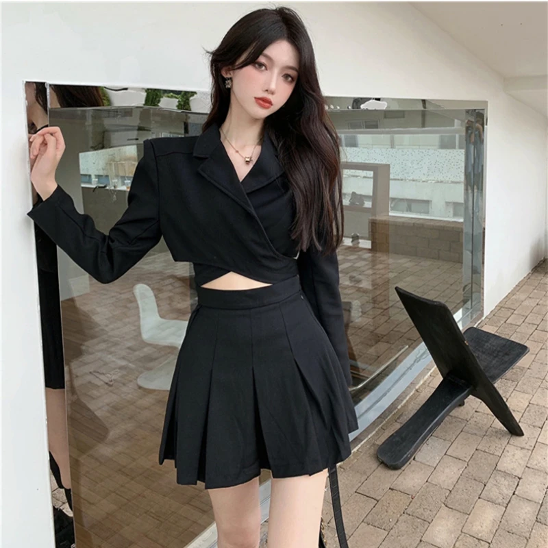 Women's Autumn/winter Retro Casual Cross Tie Blazer Pleated Skirt Set Black Hepburn Style Short Suit Half Skirt Two-piece Set
Women's Autumn/winter Retro Casual Cross Tie Blazer Pleated Skirt Set Black Hepburn Style Short Suit Half Skirt Two-piece Set