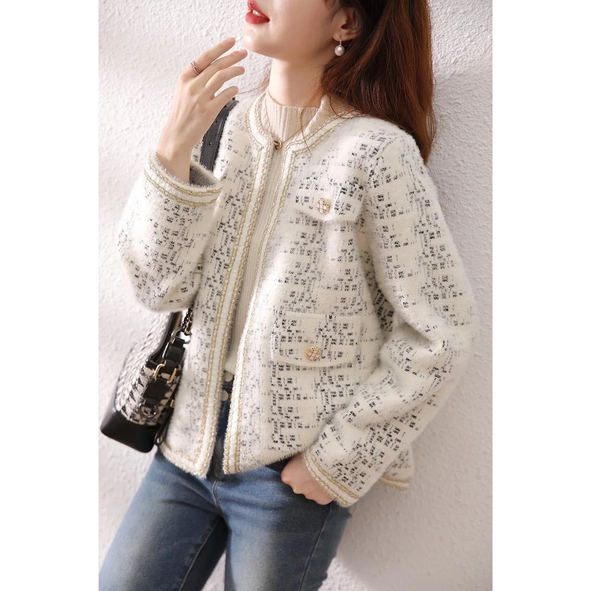 French Retro Small Fragrant Style Jacket, Short Imitation Mink Fur Top, Autumn and Winter New Knitted Women's Cardigan
French Retro Small Fragrant Style Jacket, Short Imitation Mink Fur Top, Autumn and Winter New Knitted Women's Cardigan