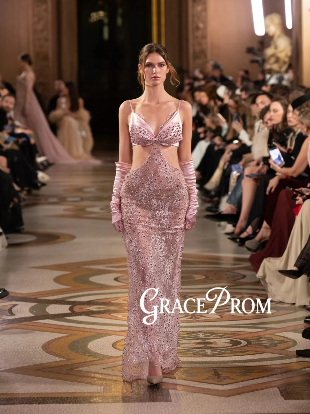 Stunning Lace Crystal Evening Dress Sexy Illusion Thin Straps Wedding Party Gown New Customized Straight Long Red Carpet Gowns
Stunning Lace Crystal Evening Dress Sexy Illusion Thin Straps Wedding Party Gown New Customized Straight Long Red Carpet Gowns