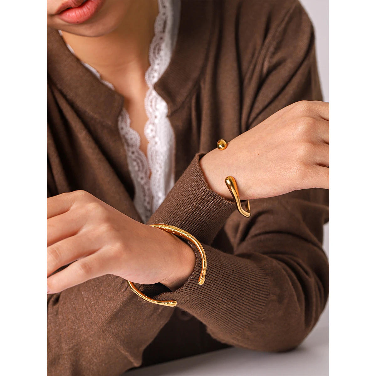 18K Gold Plated Stainless Steel Hammered Open Cuff Bracelet Waterproof Hypoallergenic Tarnish Free for Women Birthday Gift
18K Gold Plated Stainless Steel Hammered Open Cuff Bracelet Waterproof Hypoallergenic Tarnish Free for Women Birthday Gift