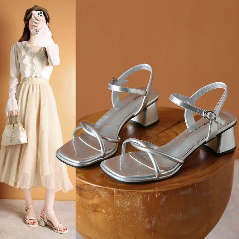 New Summer Fashion Bare Toed Square Head Mid-heel Shoes Pleated Chunky Sandals with A Line Single Shoe Women High-Heeled Back-St
New Summer Fashion Bare Toed Square Head Mid-heel Shoes Pleated Chunky Sandals with A Line Single Shoe Women High-Heeled Back-St
