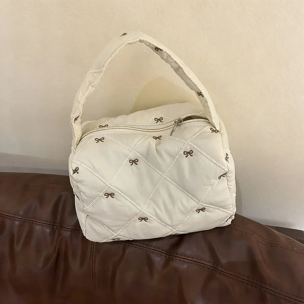 New Bowknot Makeup Bag Zipper Large Capacity Cosmetic Bag Waterproof Toiletry Pouch Women
New Bowknot Makeup Bag Zipper Large Capacity Cosmetic Bag Waterproof Toiletry Pouch Women