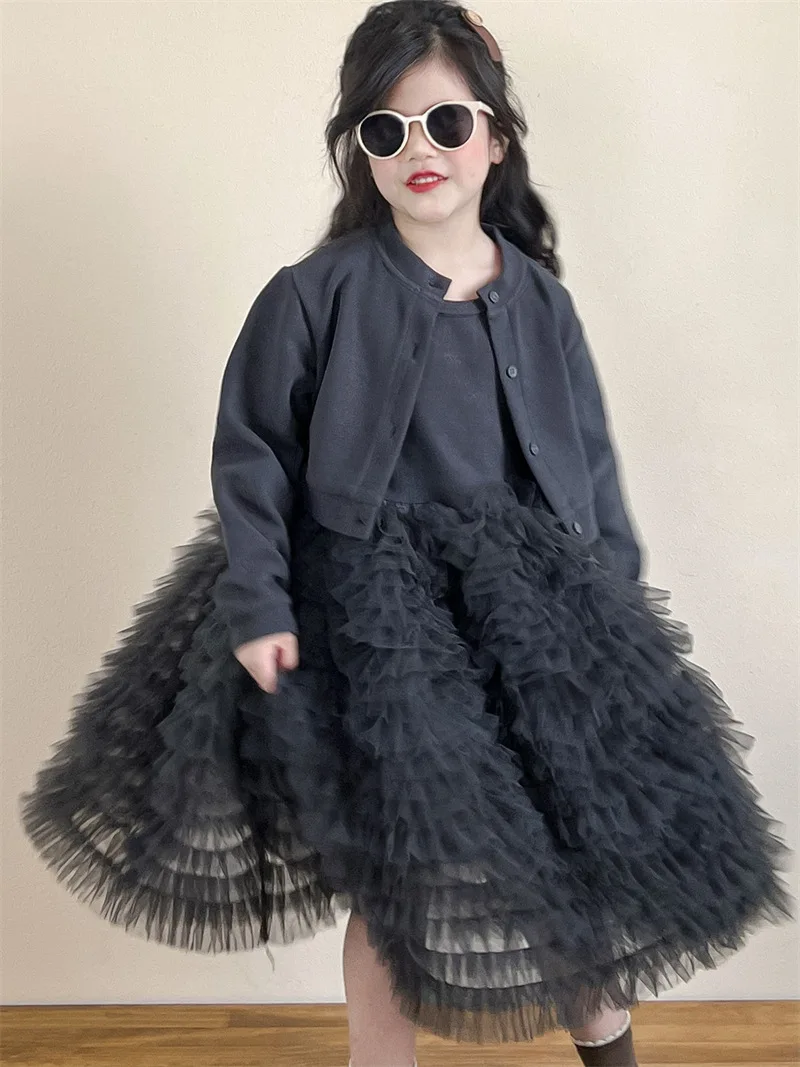 Korean children's clothing girls spring and autumn high-end temperament princess fan mesh gray fluffy two-piece skirt
Korean children's clothing girls spring and autumn high-end temperament princess fan mesh gray fluffy two-piece skirt