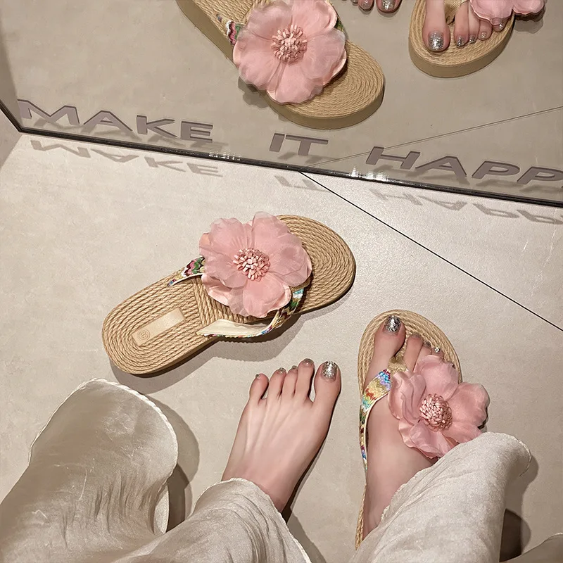 Niche New Fairy Style Wedge Flip-Flops for Women Summer Fashion Straw Woven Flower Thick Sole Pastoral Vacation Beach Sandals
Niche New Fairy Style Wedge Flip-Flops for Women Summer Fashion Straw Woven Flower Thick Sole Pastoral Vacation Beach Sandals
