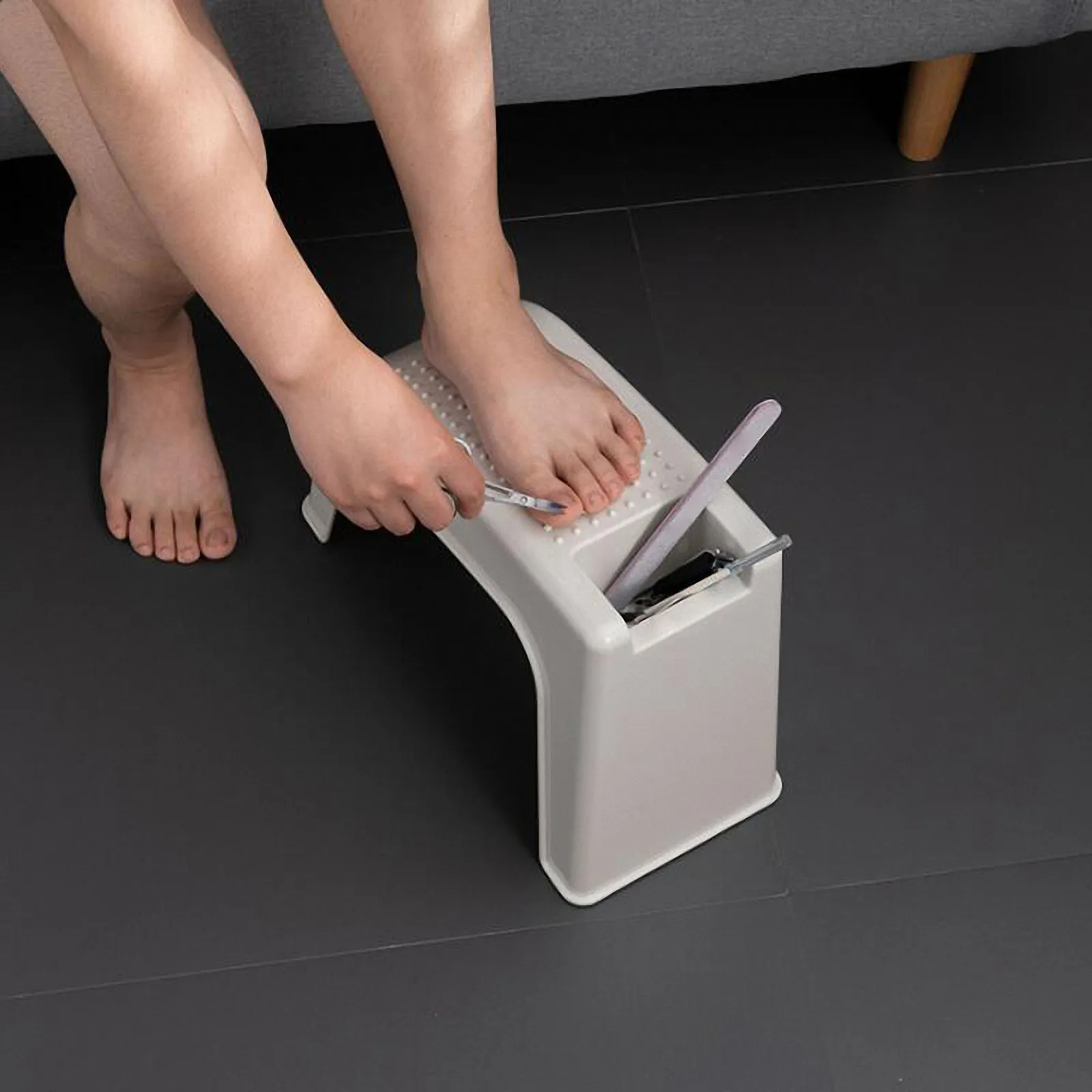 1Pcs Pedicure Footboard Durable Plastic Stool Anti-Skid Particles Comfortable Salon Pedicure Stool Bathroom Footstool
1Pcs Pedicure Footboard Durable Plastic Stool Anti-Skid Particles Comfortable Salon Pedicure Stool Bathroom Footstool