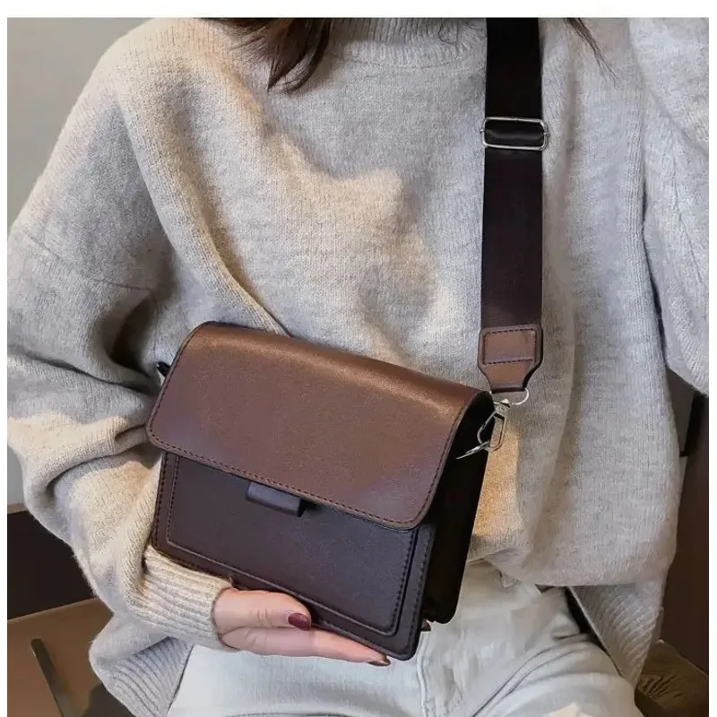 Women's Messenger Bag Wide Shoulder Strap/chain Small Square Retro Casual Simple Flap Crossbody Bag For Female Autumn And Winter
Women's Messenger Bag Wide Shoulder Strap/chain Small Square Retro Casual Simple Flap Crossbody Bag For Female Autumn And Winter