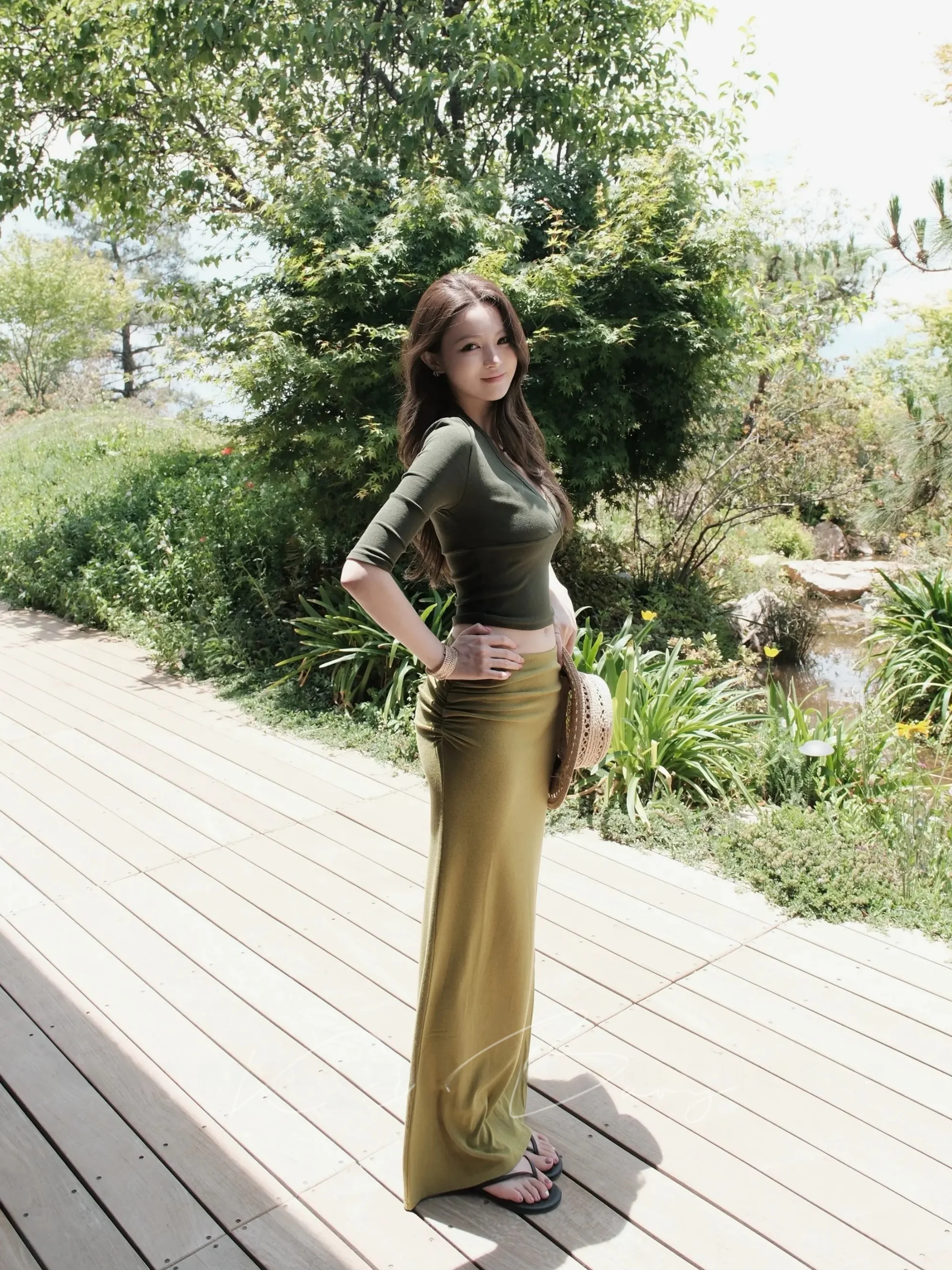 Elegant V-neck Long Sleeve Top And High Waist Midi Skirt Two-piece Set Slimming Fashionable Summer Outfit Pure Color Design
Elegant V-neck Long Sleeve Top And High Waist Midi Skirt Two-piece Set Slimming Fashionable Summer Outfit Pure Color Design