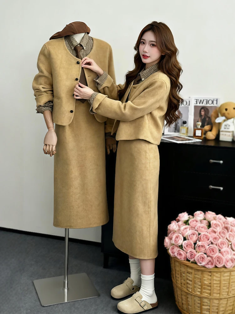 Autumn Winter New Style Yellow Woolen Coat Plaid Shirt Half Skirt Three Piece Set Women's Fashion High Waist Long Sleeve
Autumn Winter New Style Yellow Woolen Coat Plaid Shirt Half Skirt Three Piece Set Women's Fashion High Waist Long Sleeve